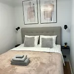 Esplanaadi 10 *