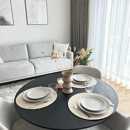 Esplanaadi 10 * Parnu