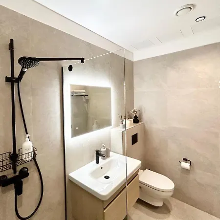 Esplanaadi 10 Pärnu