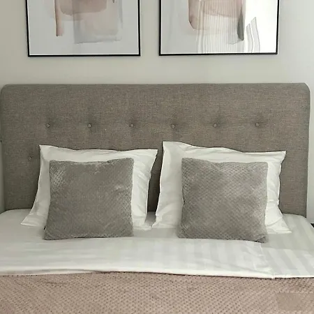 Esplanaadi 10 * Pärnu