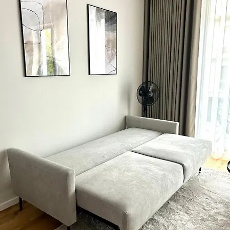 Esplanaadi 10 * Parnu