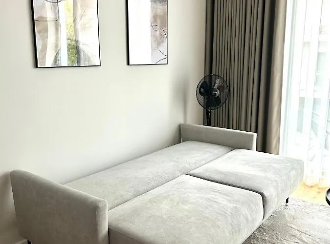 Esplanaadi 10 * Pärnu